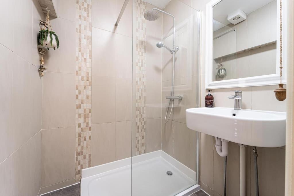 Sandbanks Ground Floor 2 Bed Apt, Beach 3Mins Walk Poole Exterior photo