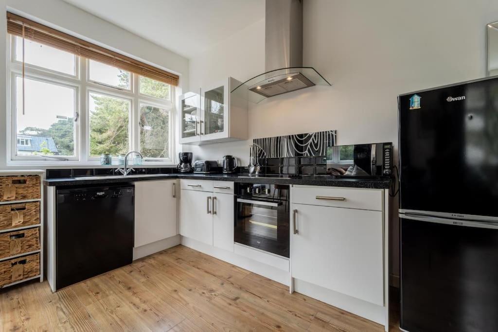 Sandbanks Ground Floor 2 Bed Apt, Beach 3Mins Walk Poole Exterior photo